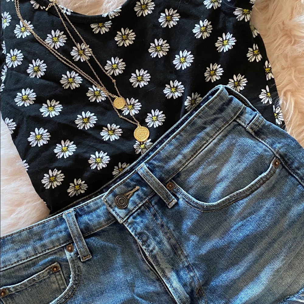 cute daisy top 💘